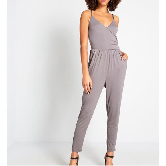 NWT Modcloth Slicker Than Your Average Jumpsuit Gray Size XXS Adjustable Straps - Picture 2 of 9